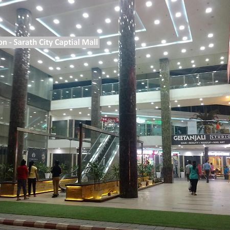 מלון Capital O Rudra Grand Near Kondapur X Road מראה חיצוני תמונה