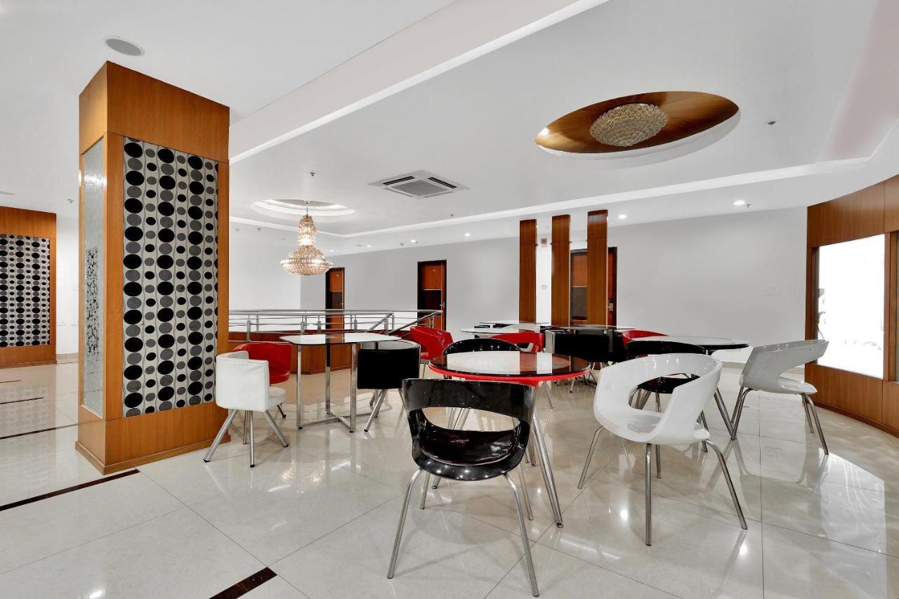מלון Capital O Rudra Grand Near Kondapur X Road מראה חיצוני תמונה