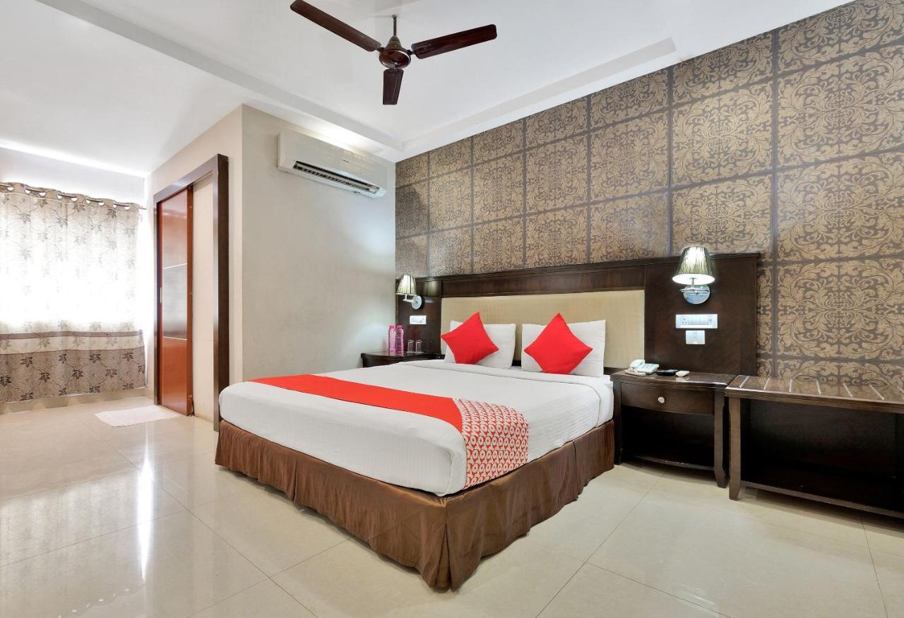 מלון Capital O Rudra Grand Near Kondapur X Road מראה חיצוני תמונה