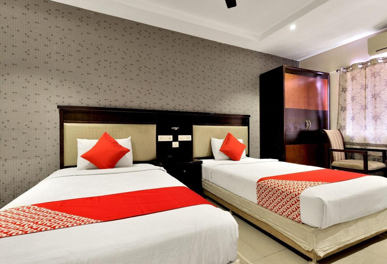 מלון Capital O Rudra Grand Near Kondapur X Road מראה חיצוני תמונה